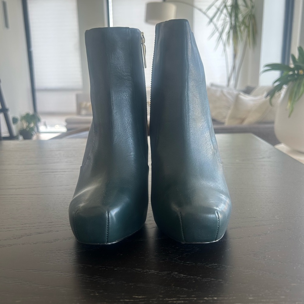 House of Harlow Leslie Dark Green Calf Leather Booties NWT